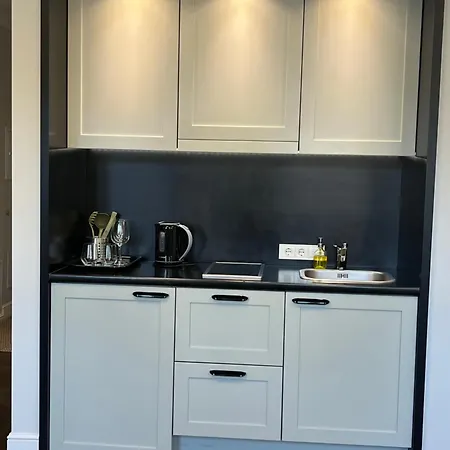 Brand New Modern In Old Town Apartman